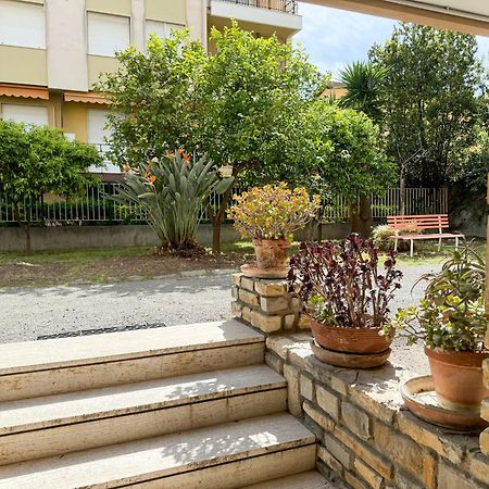 Casa Febo, In Centro Con Parcheggio Privato A 200 Mt Dal Mare Hotell Bordighera Exteriör bild