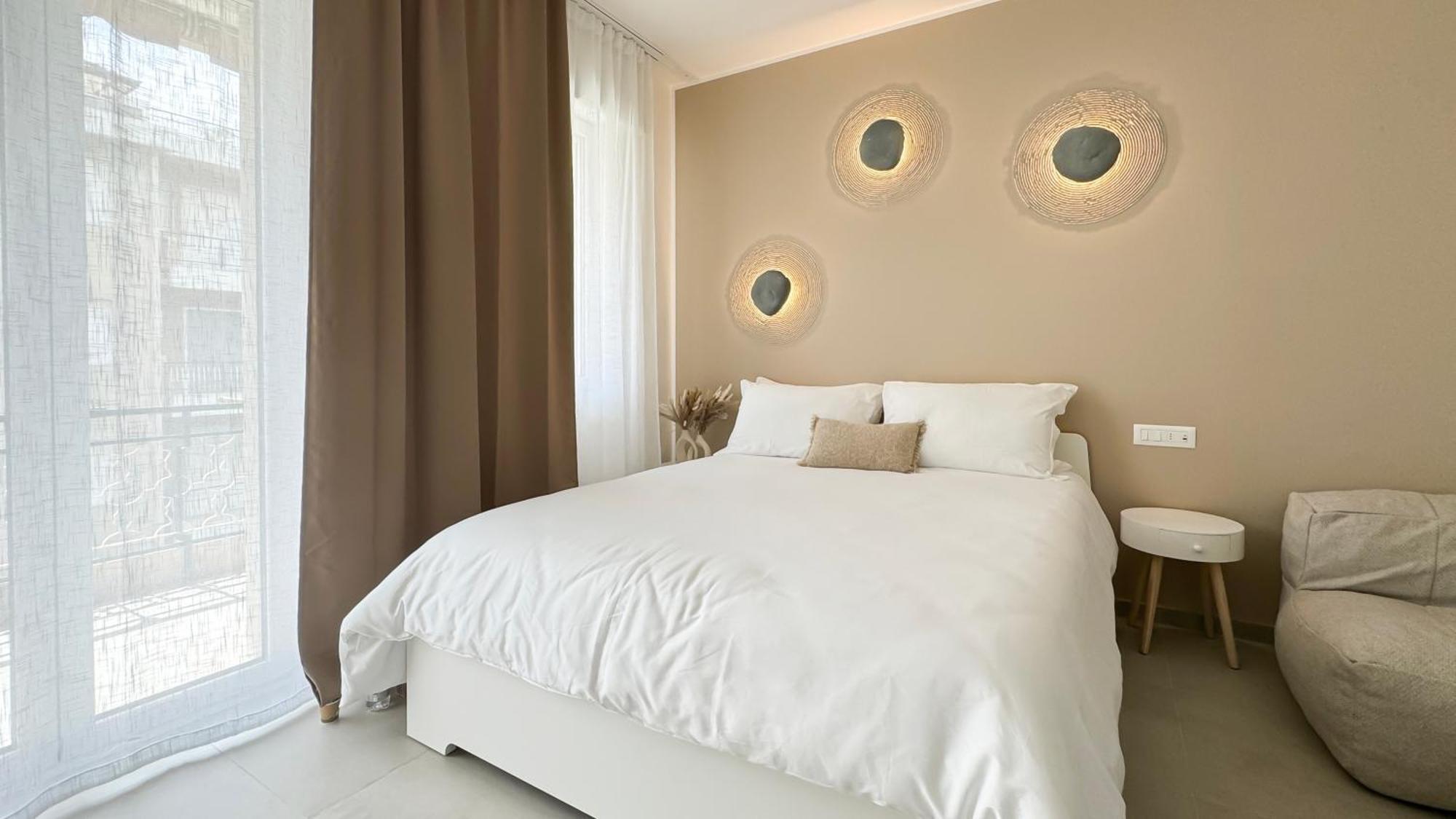 Casa Febo, In Centro Con Parcheggio Privato A 200 Mt Dal Mare Hotell Bordighera Exteriör bild