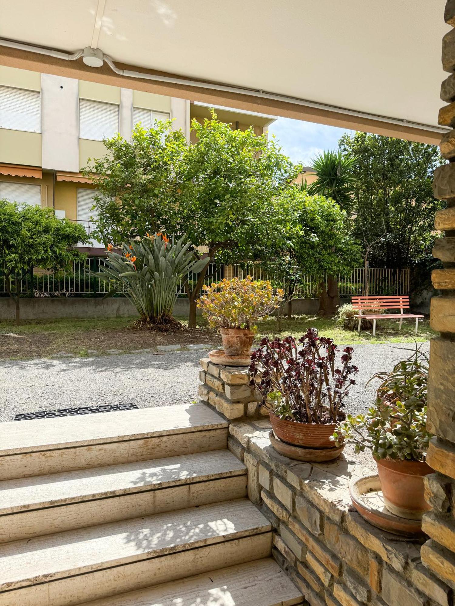 Casa Febo, In Centro Con Parcheggio Privato A 200 Mt Dal Mare Hotell Bordighera Exteriör bild