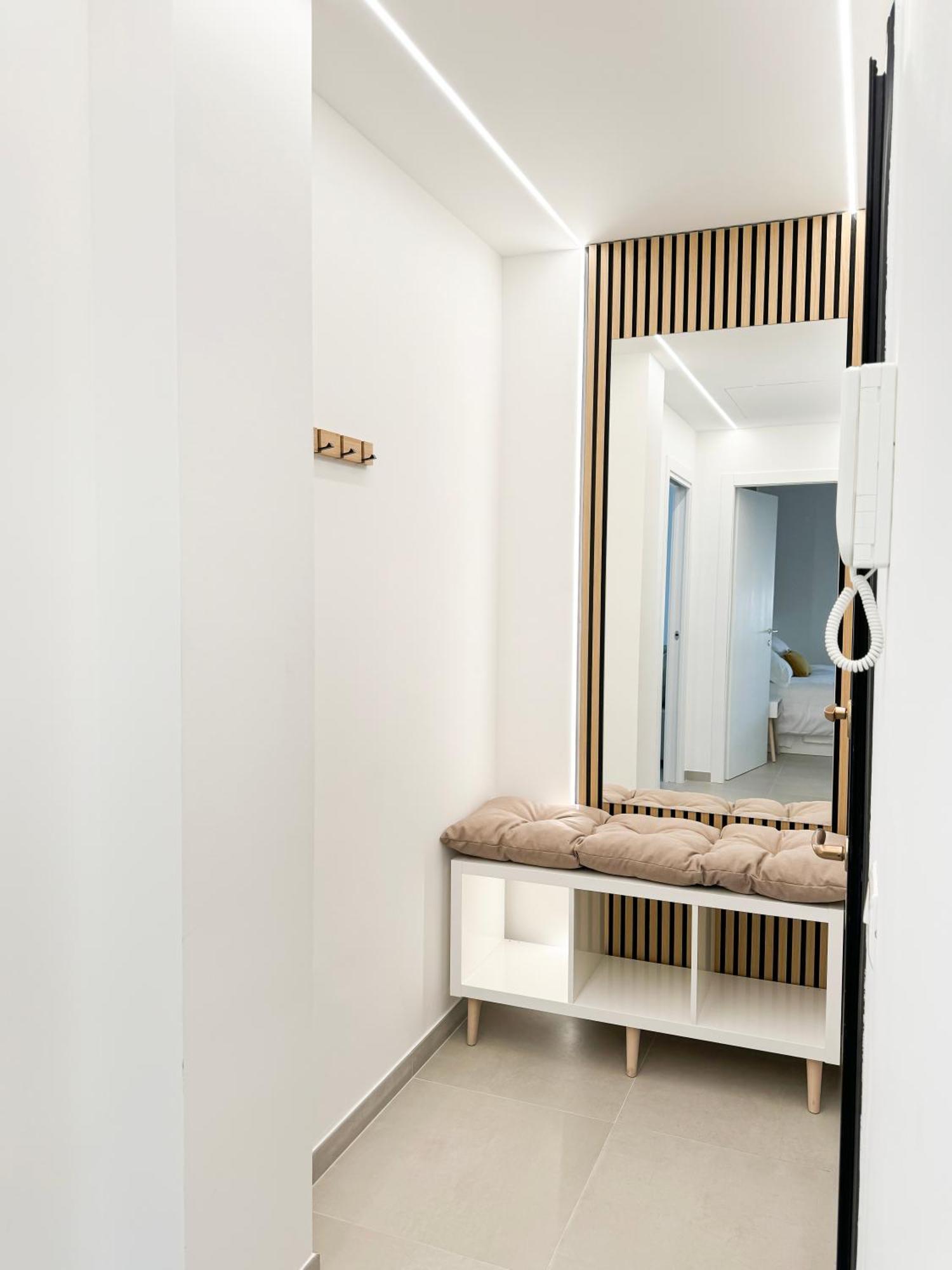 Casa Febo, In Centro Con Parcheggio Privato A 200 Mt Dal Mare Hotell Bordighera Exteriör bild