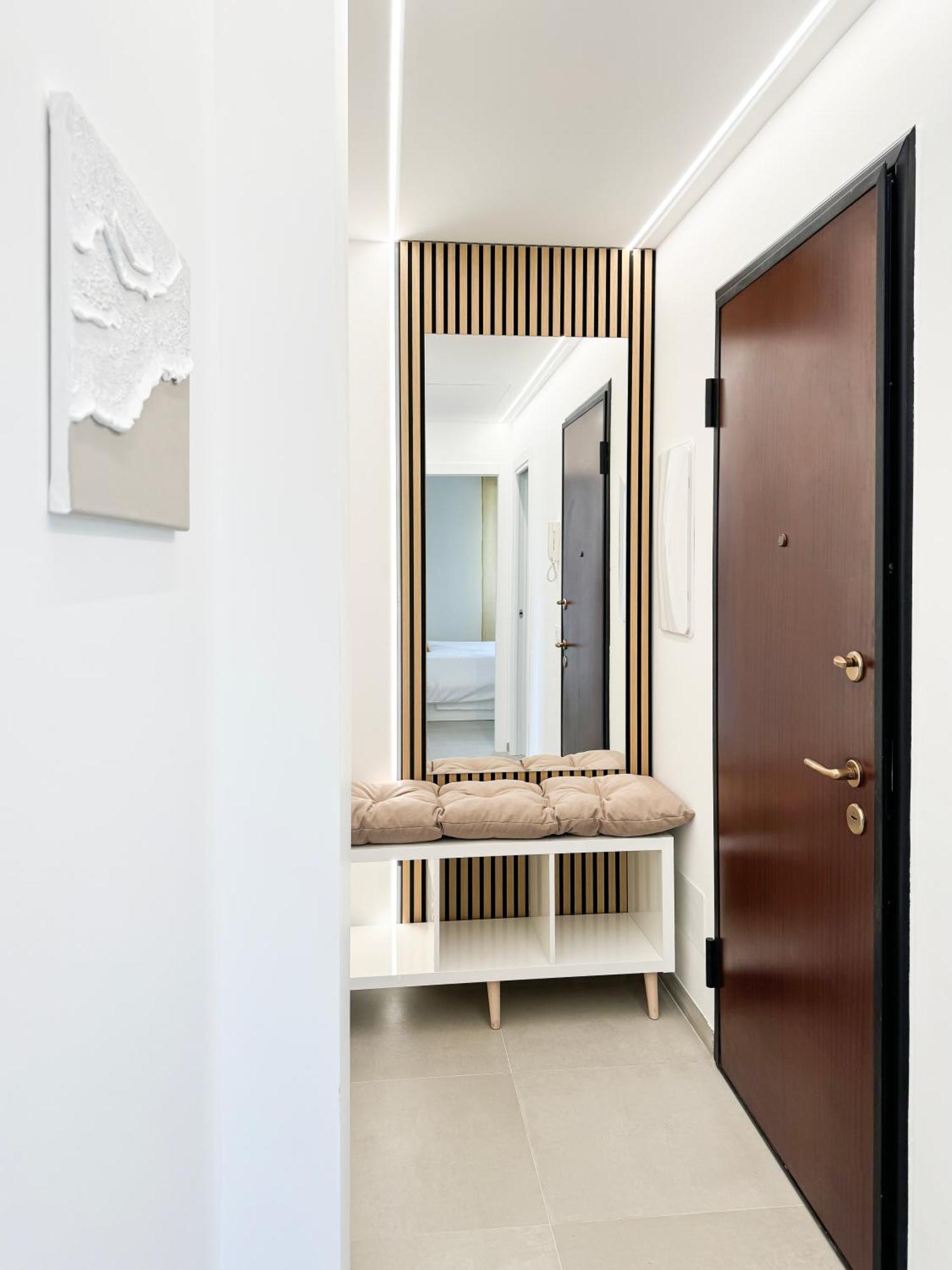 Casa Febo, In Centro Con Parcheggio Privato A 200 Mt Dal Mare Hotell Bordighera Exteriör bild