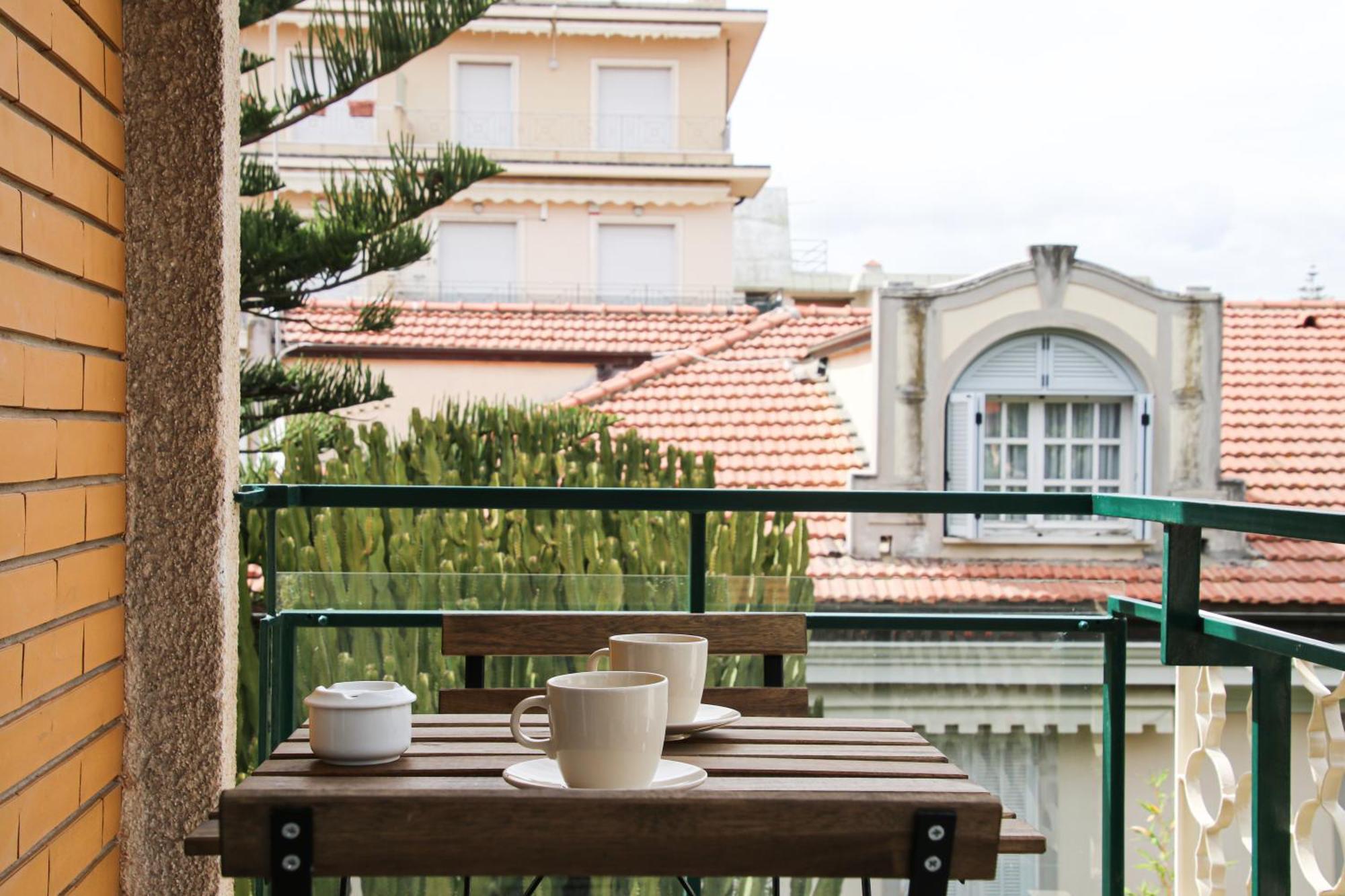 Casa Febo, In Centro Con Parcheggio Privato A 200 Mt Dal Mare Hotell Bordighera Exteriör bild