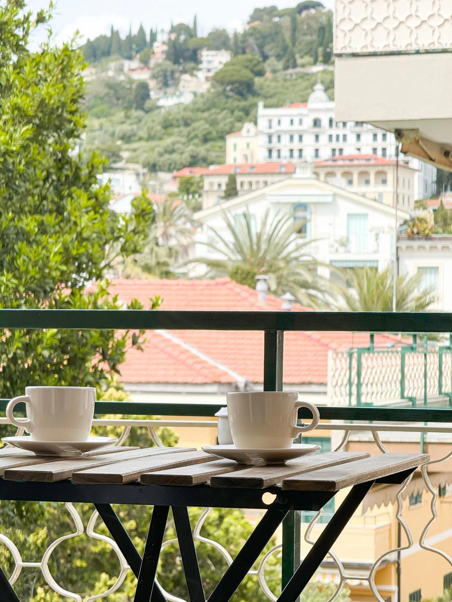 Casa Febo, In Centro Con Parcheggio Privato A 200 Mt Dal Mare Hotell Bordighera Exteriör bild