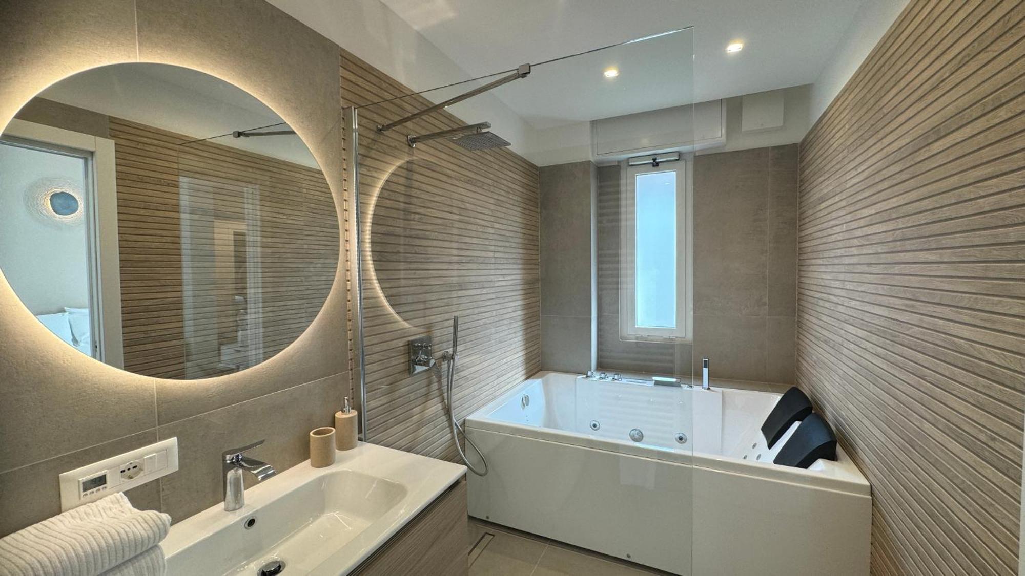 Casa Febo, In Centro Con Parcheggio Privato A 200 Mt Dal Mare Hotell Bordighera Exteriör bild