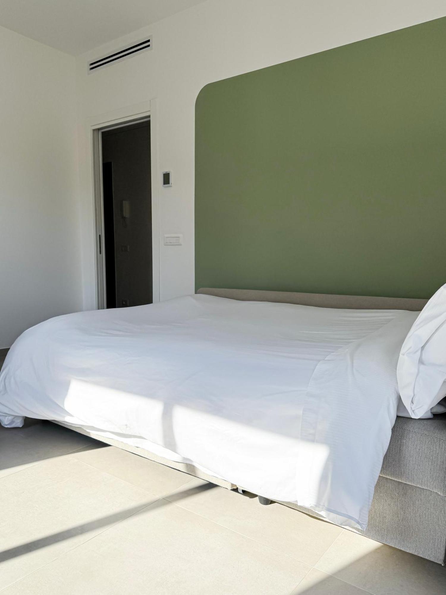 Casa Febo, In Centro Con Parcheggio Privato A 200 Mt Dal Mare Hotell Bordighera Exteriör bild